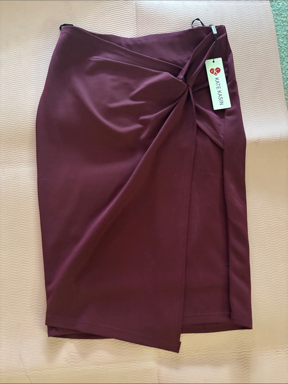 Kate Kassin Women's Twist-Detail Pencil Skirt in Burgundy